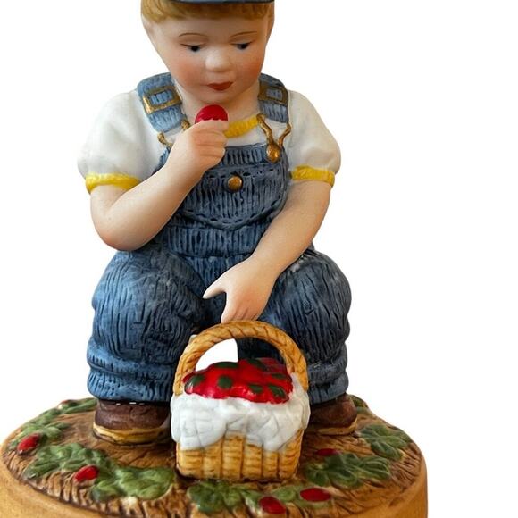 COUNTRY STORE, Limited Edition “Little Farmers” porcelain figurine - Picture 2 of 12